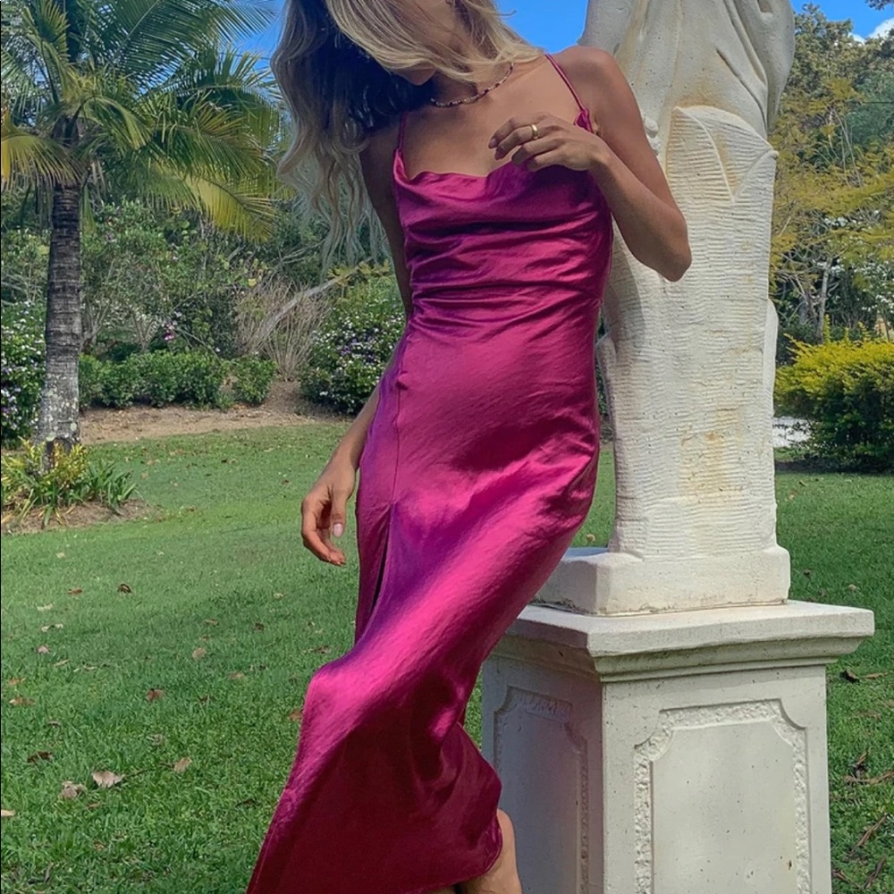 Walk the line Maxi Dress Magenta (Lioness)